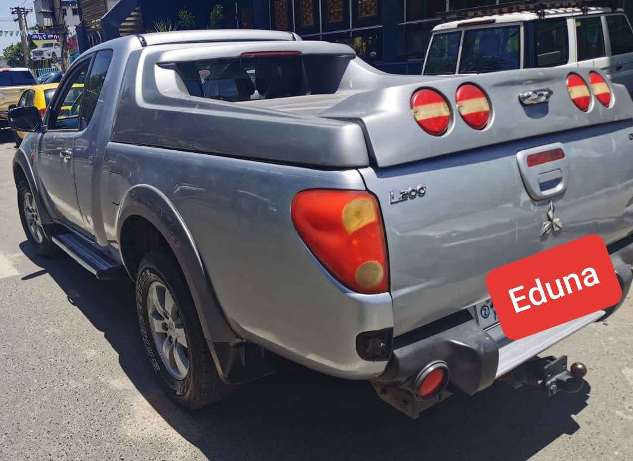 Mitsubishi L200 Pickup Truck Inside Exterior Left