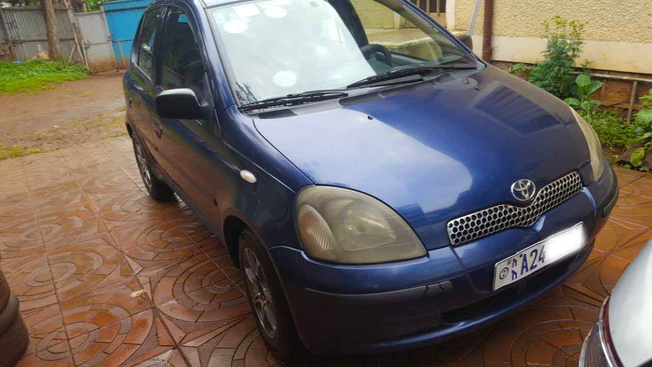 Toyota Yaris 2000 Front