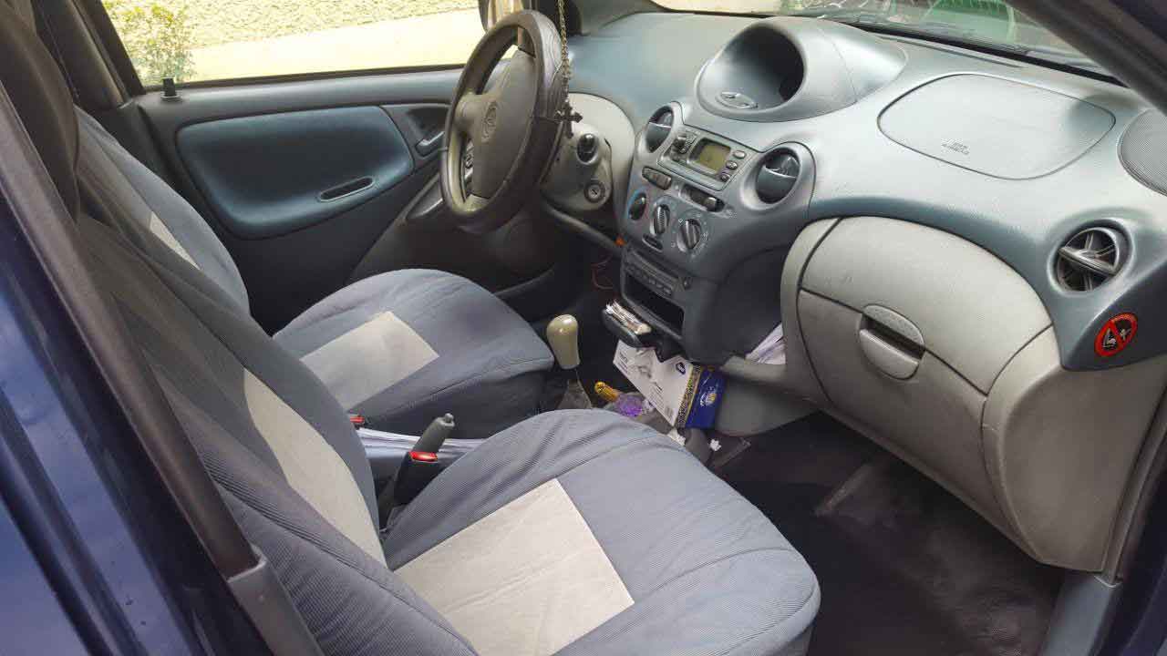 Toyota Yaris 2000 Interior